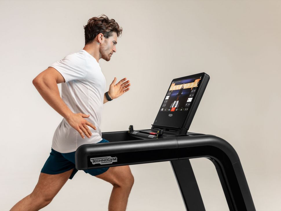 Беговая дорожка TechnoGym Artis Run Live