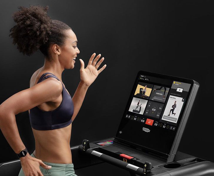 Беговая дорожка TechnoGym Artis Run Live