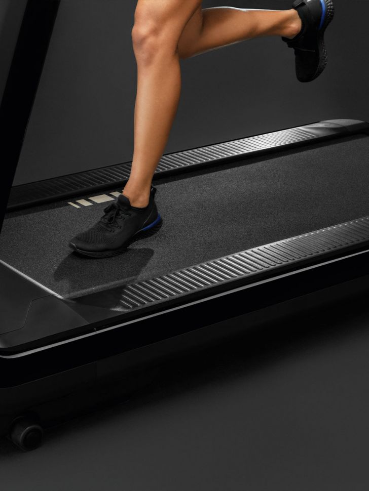 Беговая дорожка TechnoGym Artis Run Live