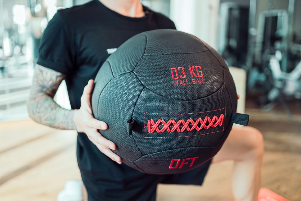 Тренировочный мяч Original FitTools Wall Ball Deluxe