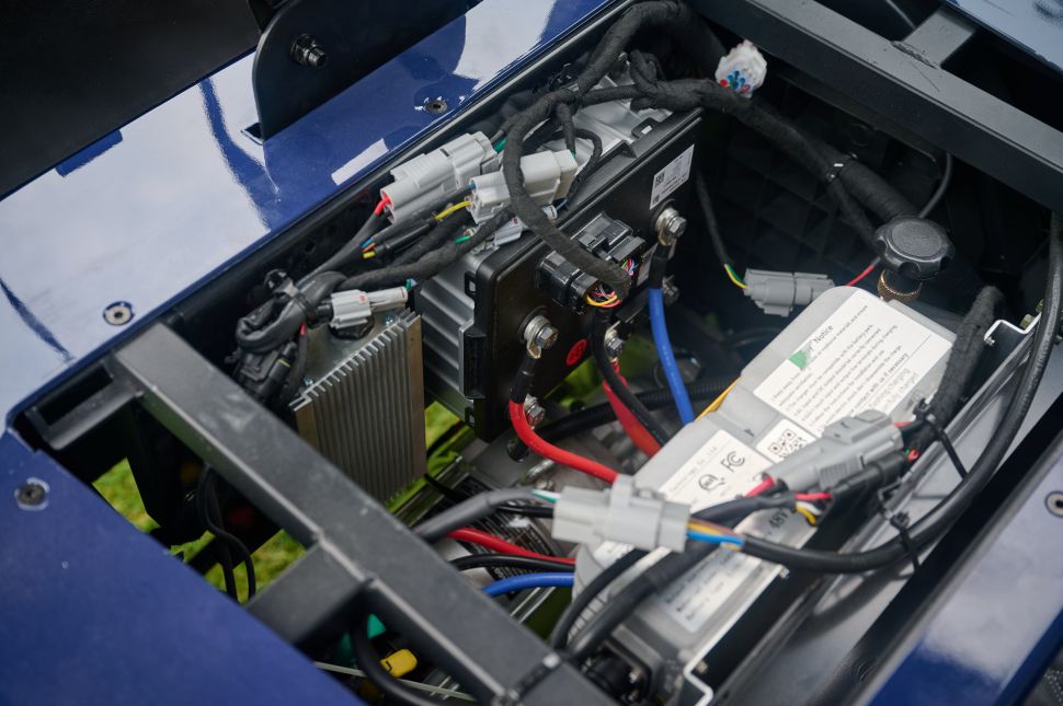 Гольфкар четырехместный Denago EV Rover XL4