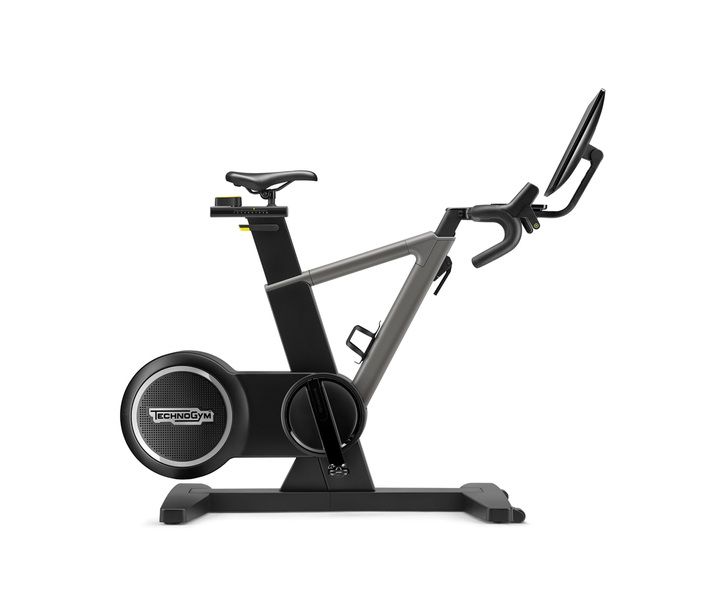 Вертикальный велотренажер TechnoGym Ride