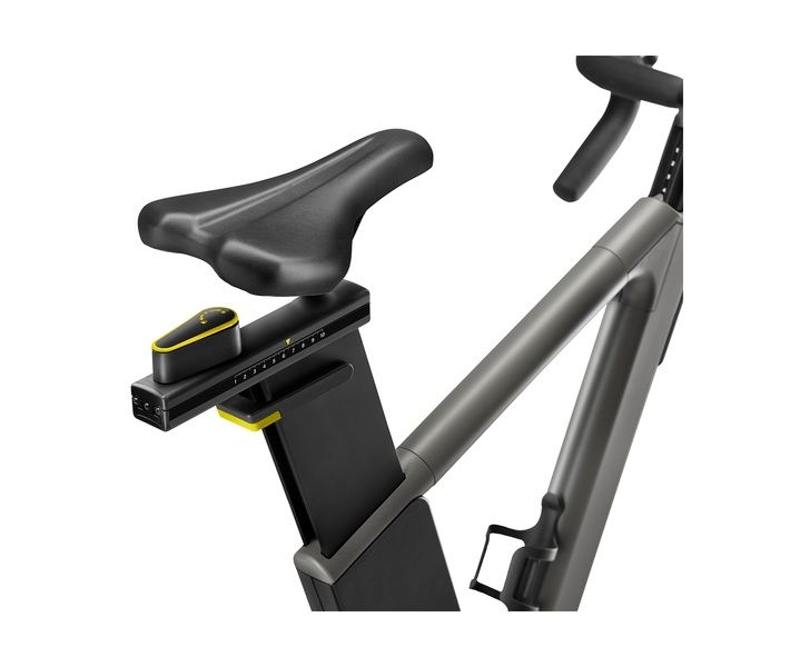 Вертикальный велотренажер TechnoGym Ride