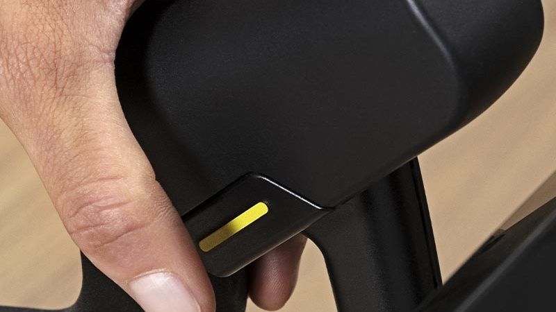 Вертикальный велотренажер TechnoGym Ride