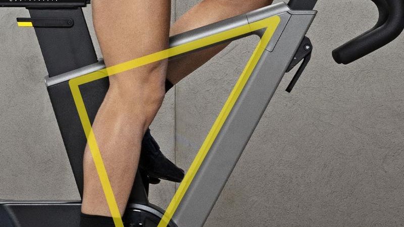 Вертикальный велотренажер TechnoGym Ride