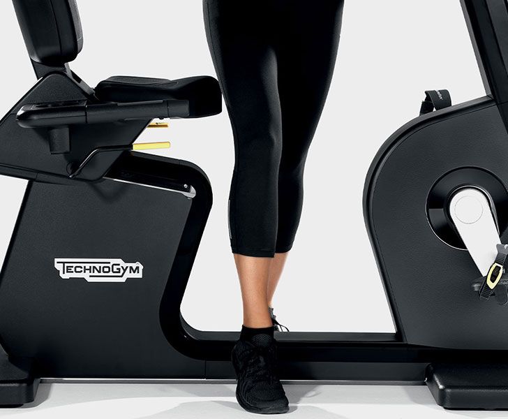 Горизонтальный велотренажер TechnoGym Artis Recline