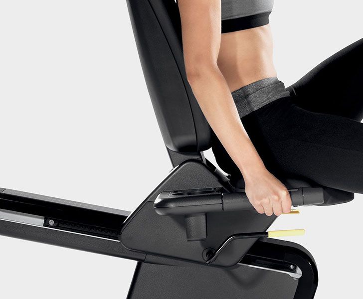 Горизонтальный велотренажер TechnoGym Artis Recline