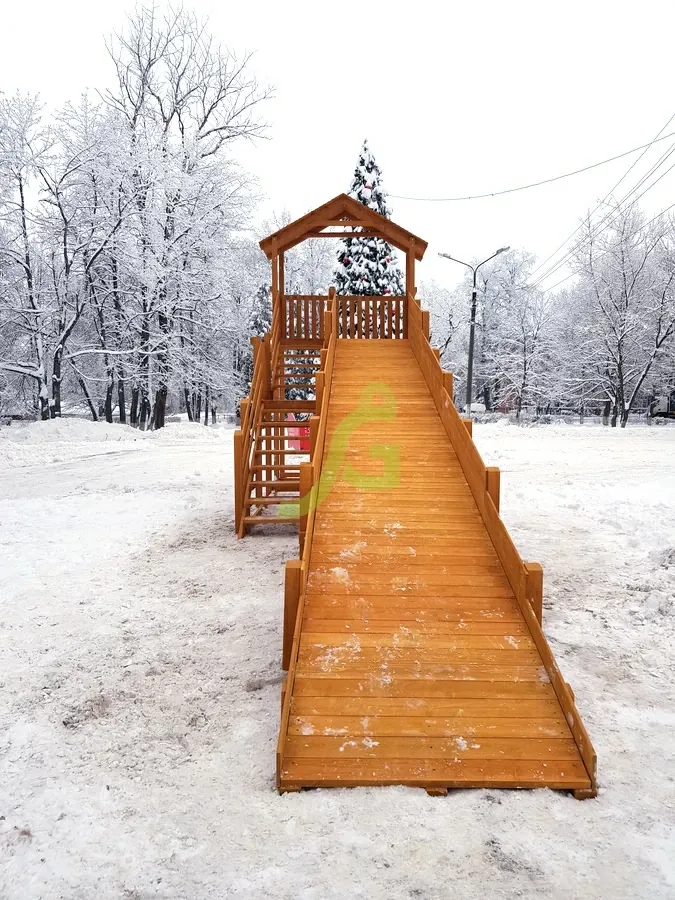 Зимняя деревянная горка IgraGrad Snow Fox Домик (скат 10 м)