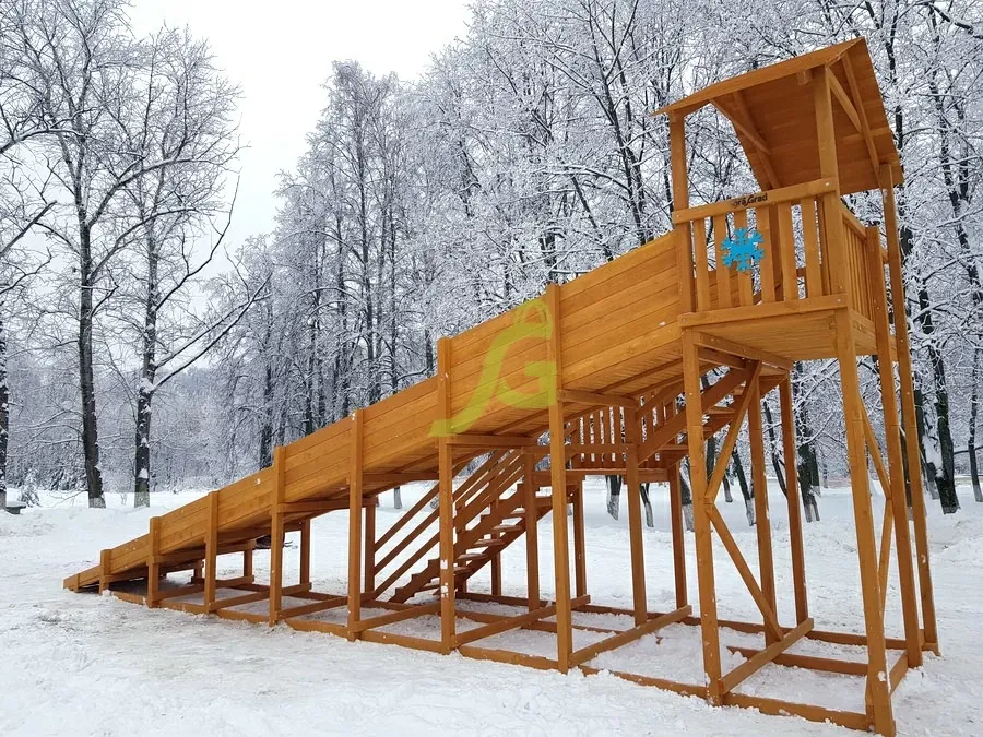 Зимняя деревянная горка IgraGrad Snow Fox Домик (скат 10 м)