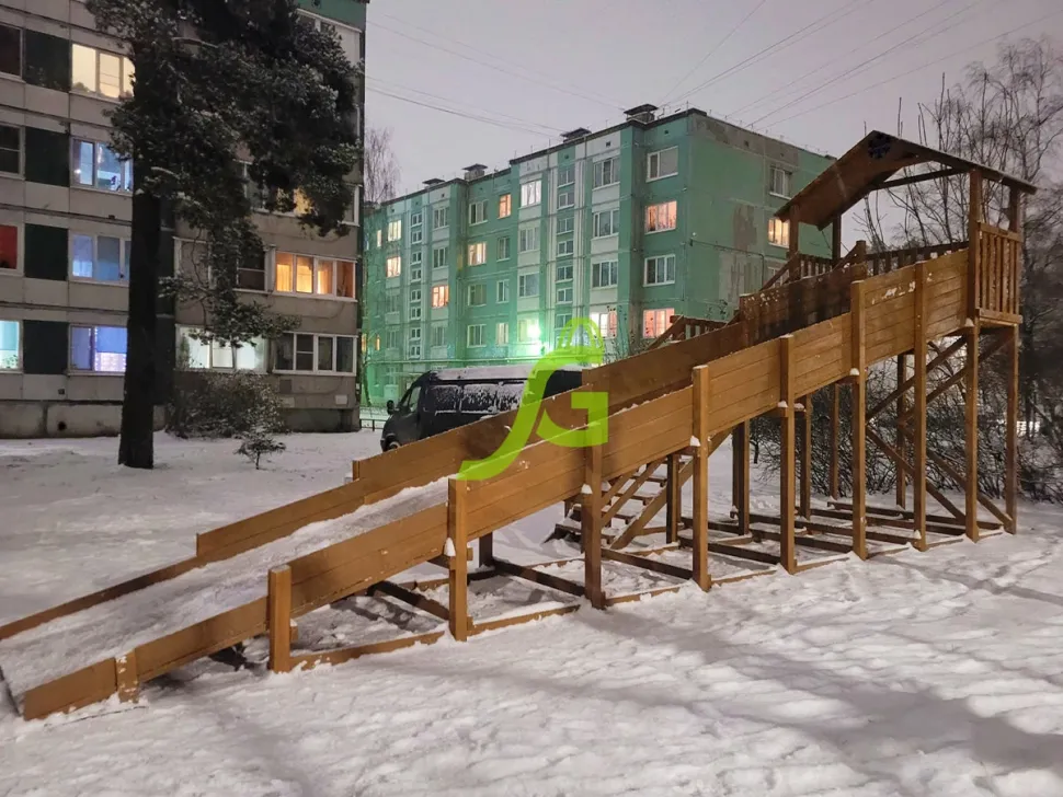 Зимняя деревянная горка IgraGrad Snow Fox Домик (скат 10 м)